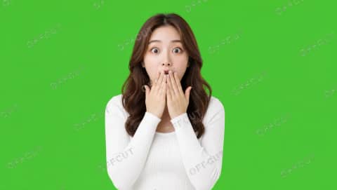입 막고 놀라는 20대 여성 (그린스크린)