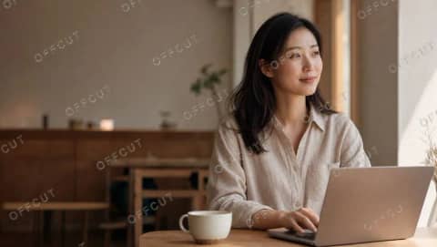 비롤 · 창밖을 바라보는 여성 (카페 작업)